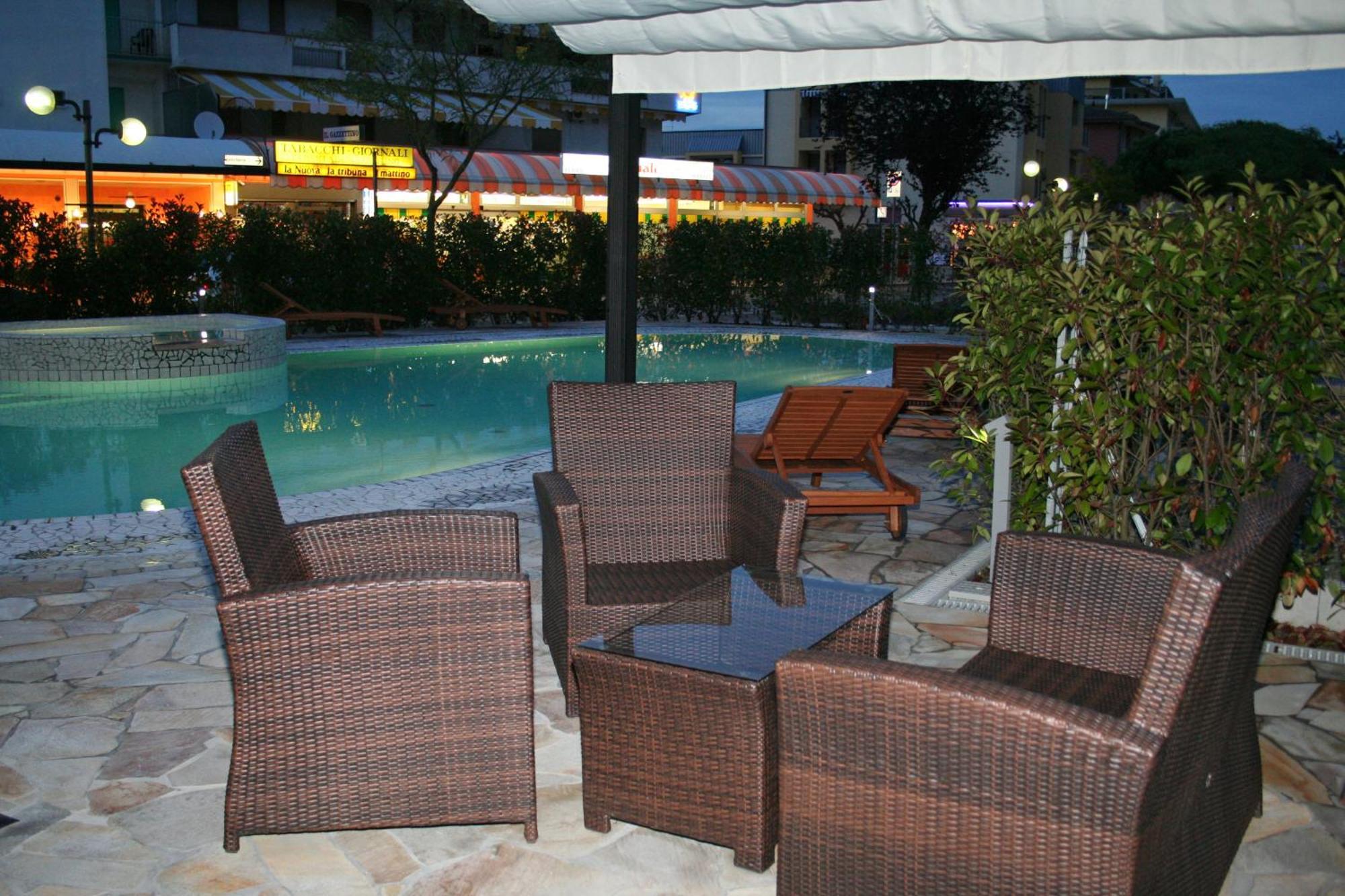 Hotel Corallo Eraclea Mare Exterior photo