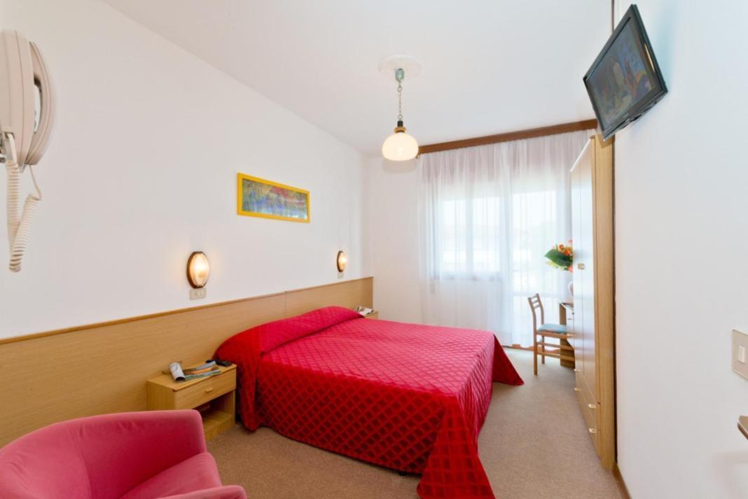 Hotel Corallo Eraclea Mare Exterior photo